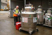 PowerTug bei BOC bewegt 2.000-kg-Behälter für flüssiges Helium